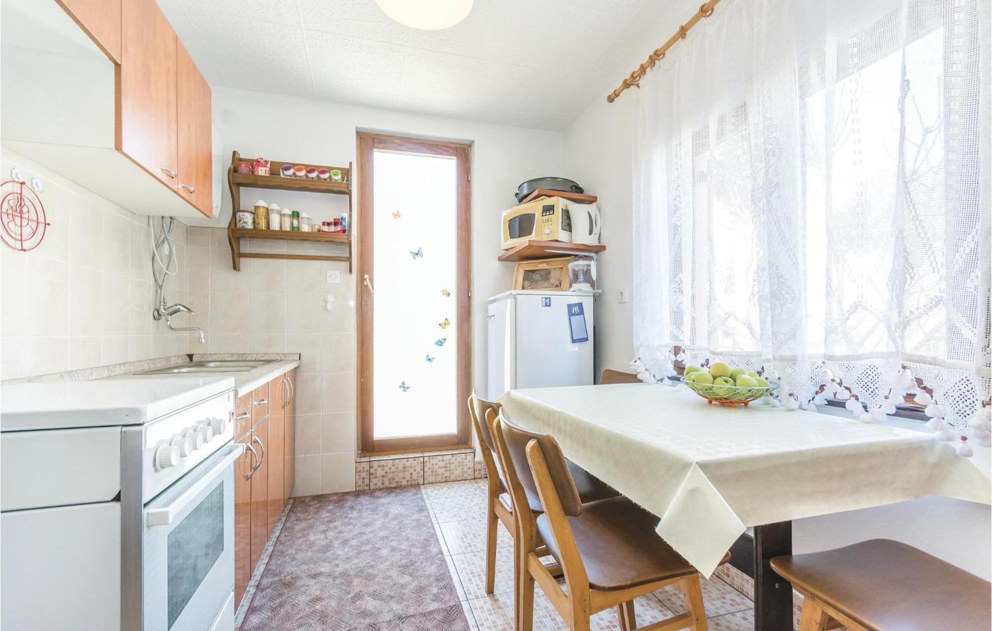Amazing Apartment In Pavicini With Kitchen ภายนอก รูปภาพ
