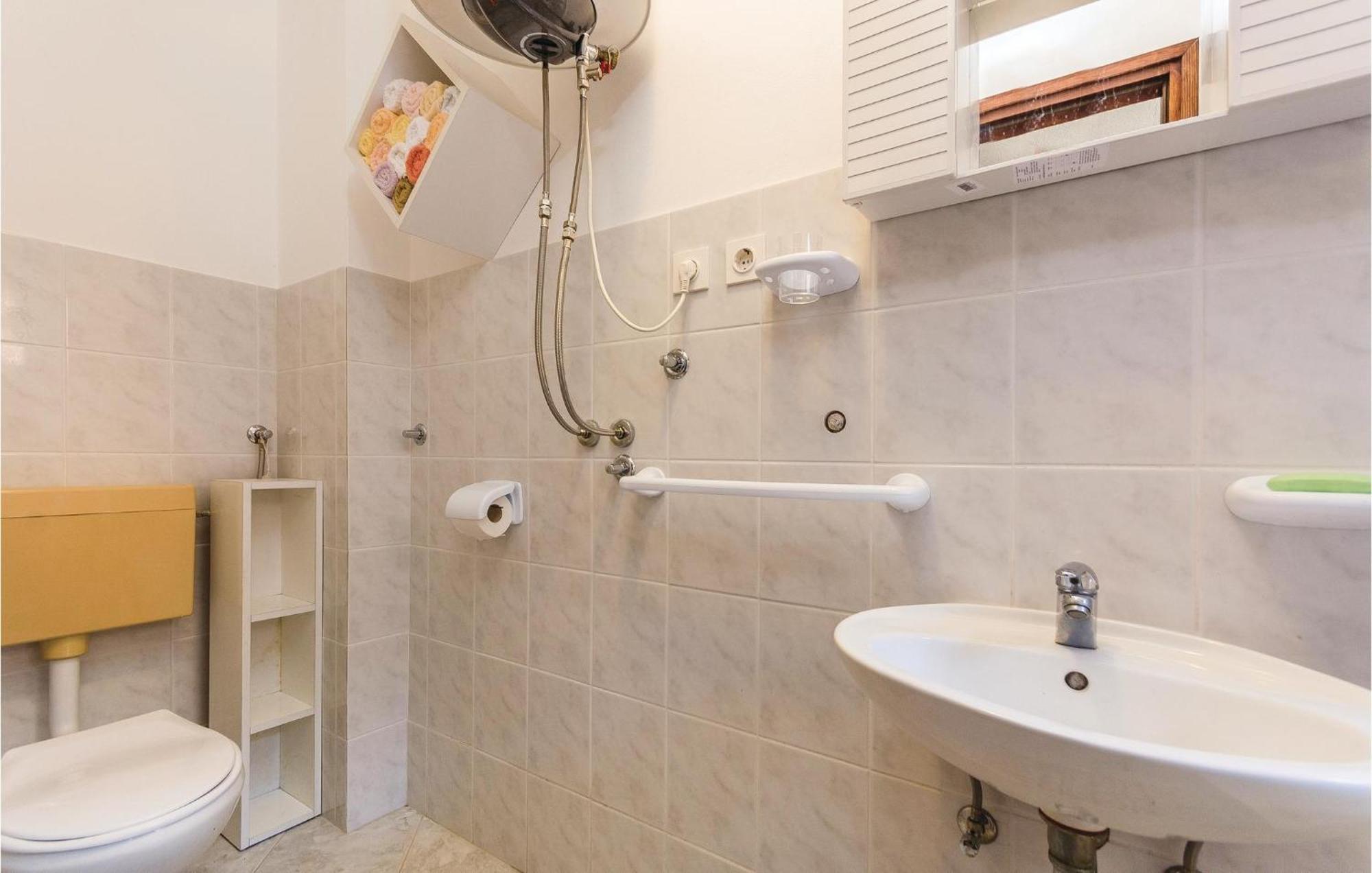 Amazing Apartment In Pavicini With Kitchen ภายนอก รูปภาพ